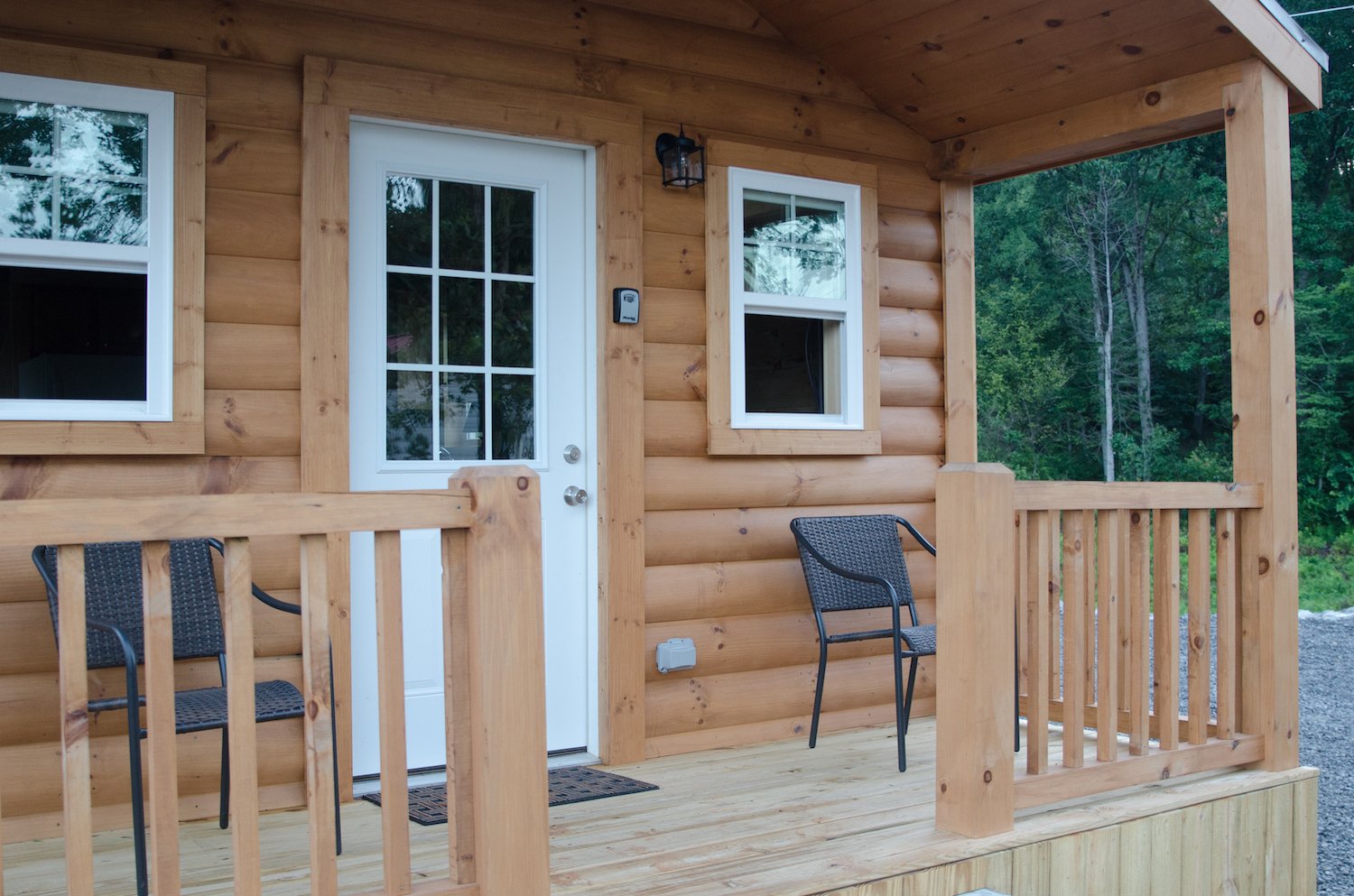 Cabin-3-Guntersville-Lake-Cabin-Front-Porch
