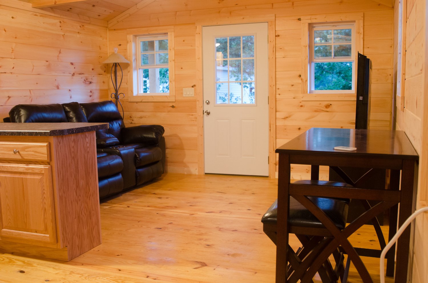 Cabin-3-Guntersville-Lake-Cabin-Living-Area-View1