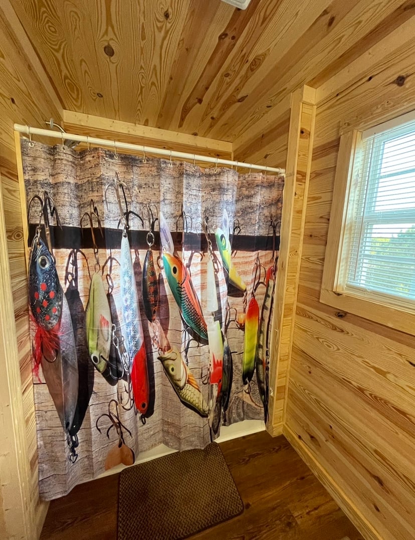 Cabin2-Guntersville-Lake-Cabin-Bathroom-2