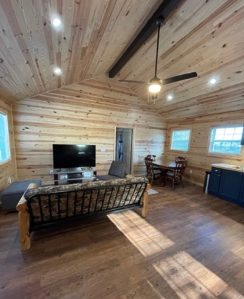Cabin2-Guntersville-Lake-Cabin-Living-Area-View1