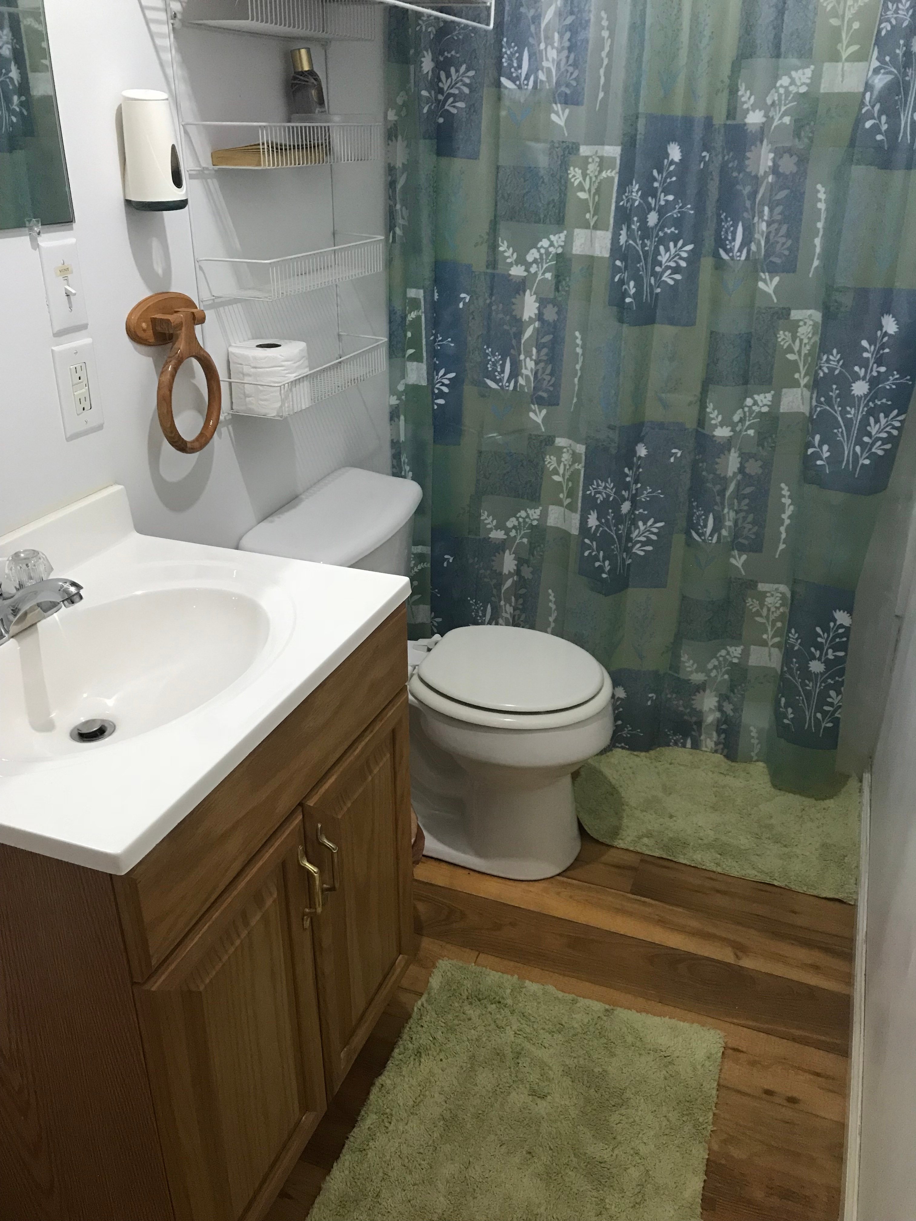 Main-Guntersville-Lake-Cabin-Bathroom-1